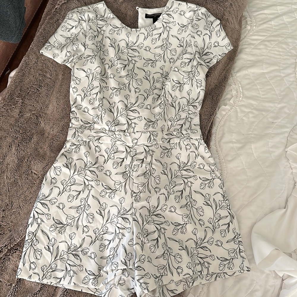 Banana Republic Shorts Romper size 4 EUC